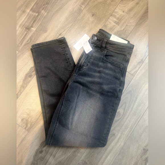 Black Mom Jeans - American Eagle - Picture 7 of 8